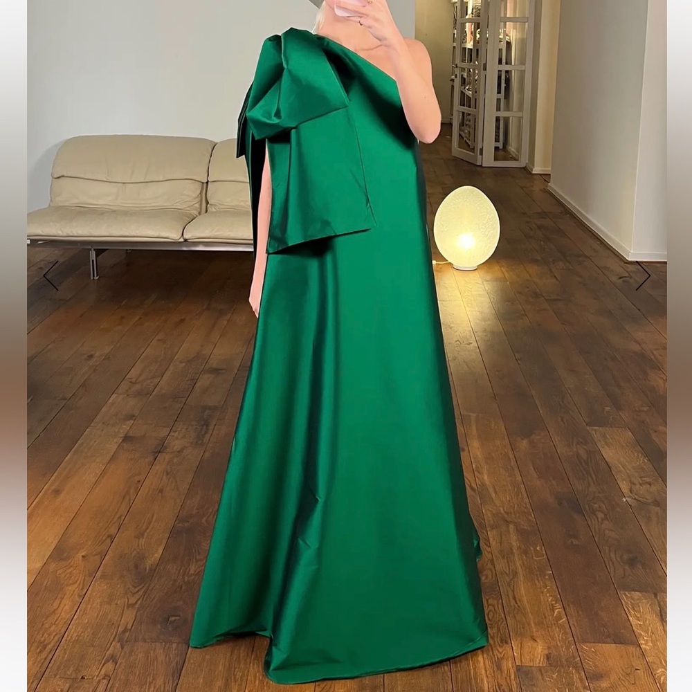 Emerald Green Asymmetrical One Shoulder Gown